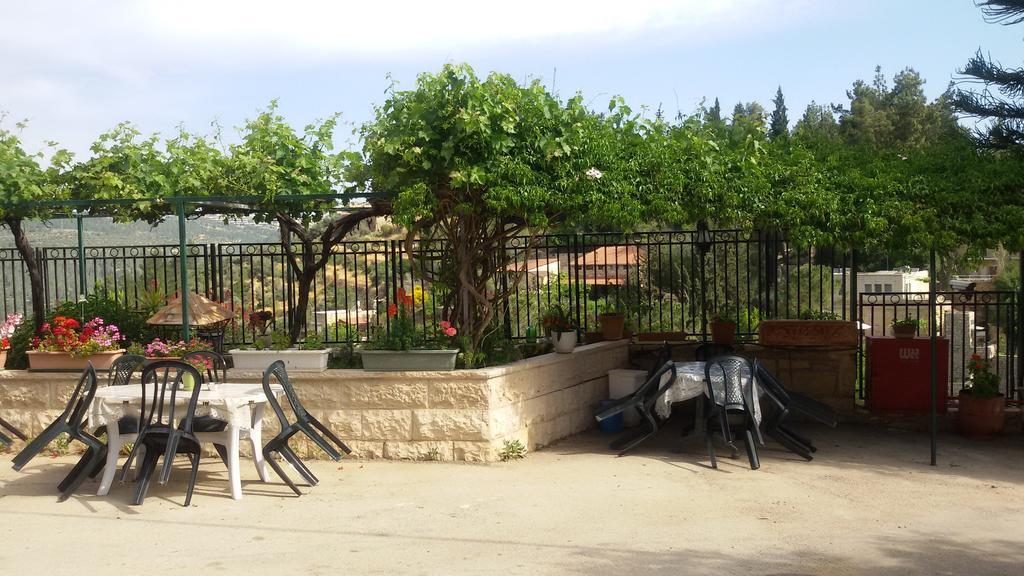 Rosary Sister Guest House Ein Karem Jeruzalem Buitenkant foto