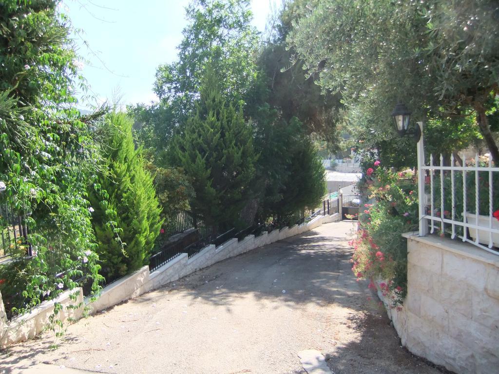 Rosary Sister Guest House Ein Karem Jeruzalem Buitenkant foto