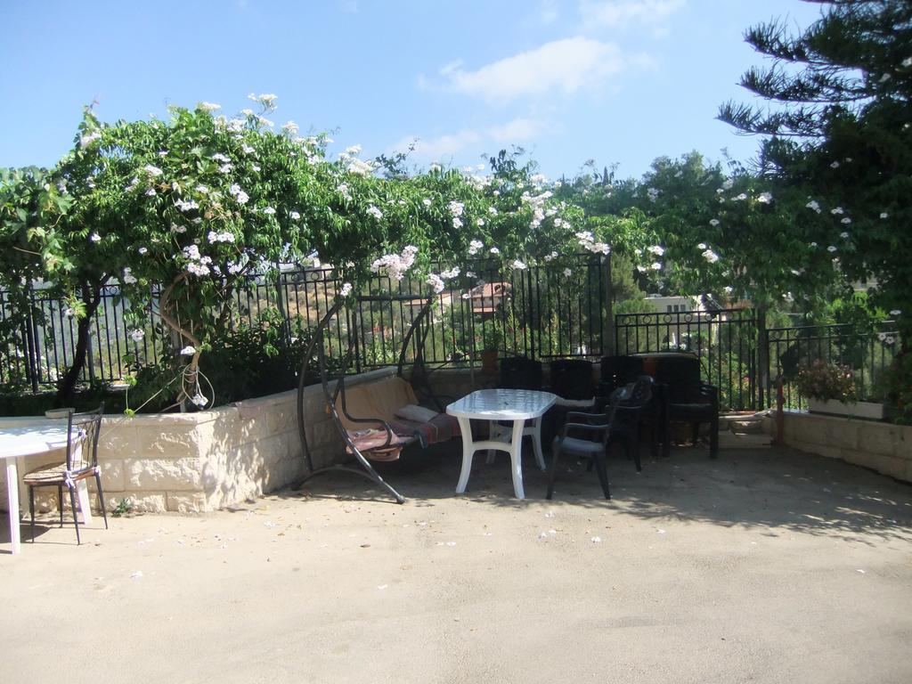 Rosary Sister Guest House Ein Karem Jeruzalem Buitenkant foto