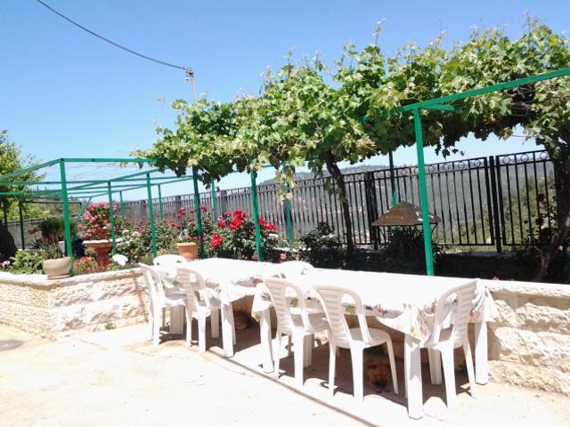 Rosary Sister Guest House Ein Karem Jeruzalem Buitenkant foto